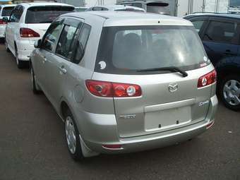 2004 Mazda Demio Photos