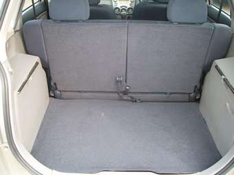 2004 Mazda Demio Pictures