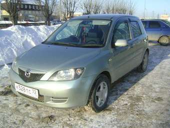 2004 Mazda Demio Photos