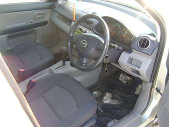 2004 Mazda Demio Pictures