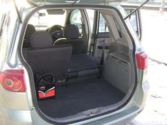 2004 Mazda Demio Photos