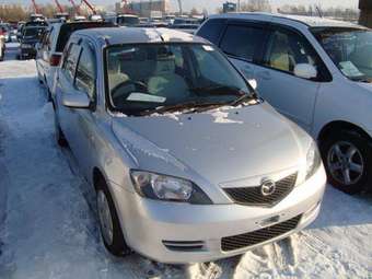 2004 Mazda Demio Photos