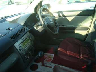 2004 Mazda Demio Pictures