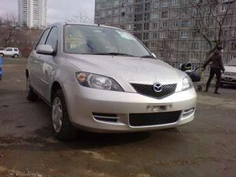 2004 Mazda Demio Photos