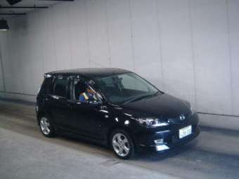 2004 Mazda Demio Pictures