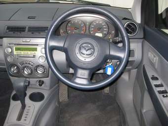 2004 Mazda Demio Pictures