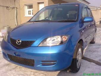 2004 Mazda Demio Photos