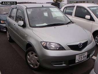 2004 Mazda Demio Photos