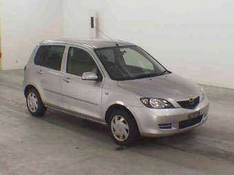 2004 Mazda Demio Pictures