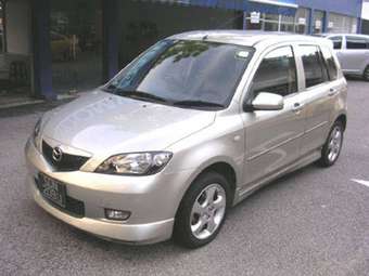 2004 Mazda Demio Images