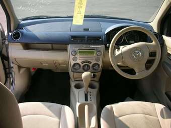 2004 Mazda Demio Pictures