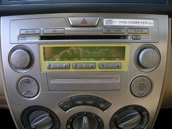 2004 Mazda Demio Photos