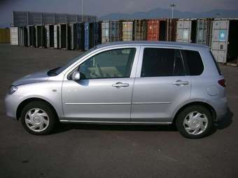 2004 Mazda Demio Images