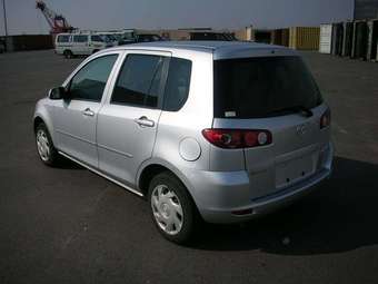 2004 Mazda Demio Pictures