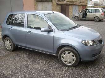 2004 Mazda Demio Images