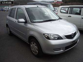 2004 Mazda Demio Pictures