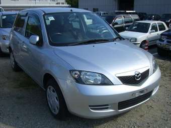 2004 Mazda Demio Pictures