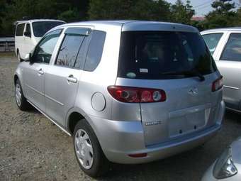 2004 Mazda Demio Pictures