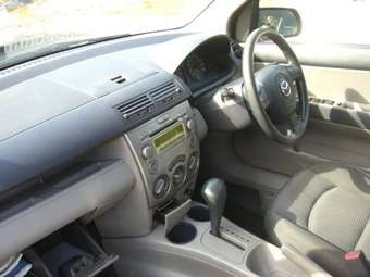 2004 Mazda Demio Photos