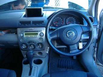 2004 Mazda Demio Pictures