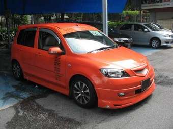 2004 Mazda Demio Pictures