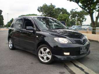 2004 Mazda Demio Images