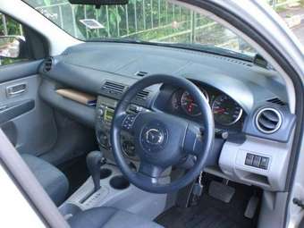 2004 Mazda Demio Photos