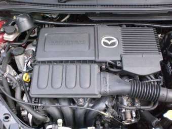 2004 Mazda Demio Photos