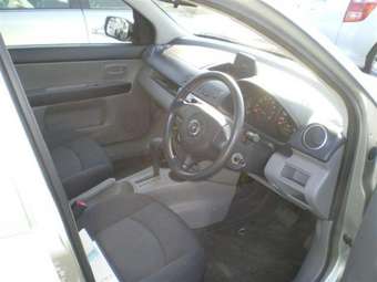 2004 Mazda Demio Images