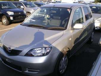 2004 Mazda Demio Pictures