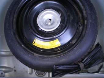 2004 Mazda Demio Pictures