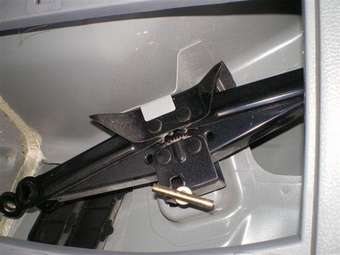 2004 Mazda Demio Photos