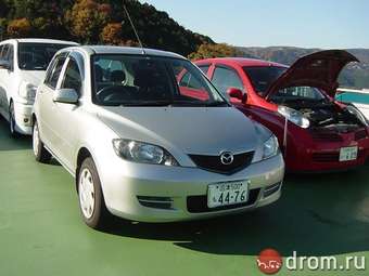 2004 Mazda Demio Photos