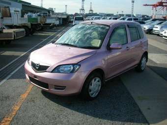 2004 Mazda Demio Pictures