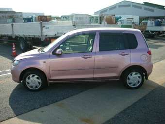 2004 Mazda Demio Photos