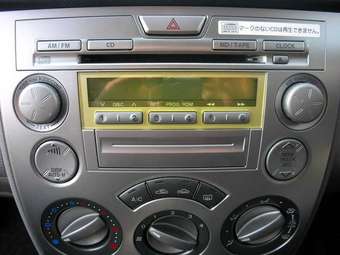 2004 Mazda Demio Pictures