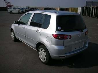 2004 Mazda Demio Photos