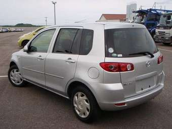 2004 Mazda Demio Pictures