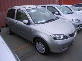 2004 Mazda Demio Pictures