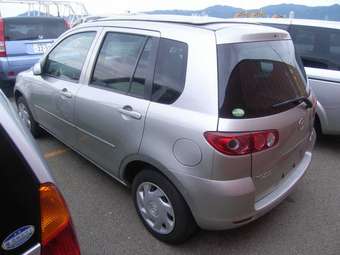 2004 Mazda Demio Pics