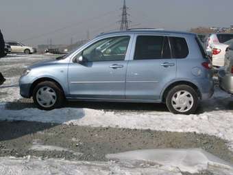 2004 Mazda Demio Pictures