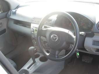 2004 Mazda Demio Photos