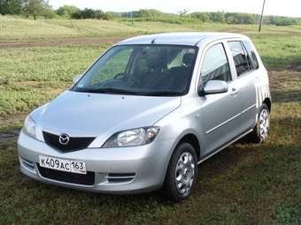 2004 Mazda Demio Photos