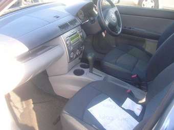 2004 Mazda Demio Pictures