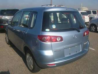 2004 Mazda Demio Pictures