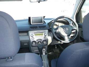 2004 Mazda Demio Photos