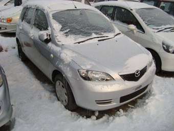 2004 Mazda Demio Photos