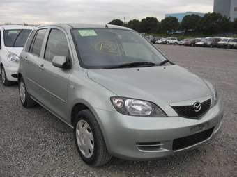 2004 Mazda Demio Images