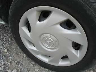 2004 Mazda Demio Pictures