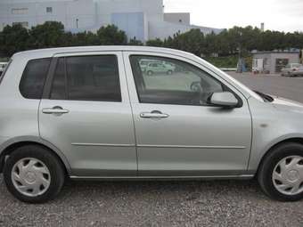 2004 Mazda Demio Pics